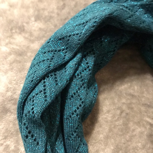 **Beautiful** Teal w/SPARKLE✨Infinity Scarf! - Picture 3 of 3